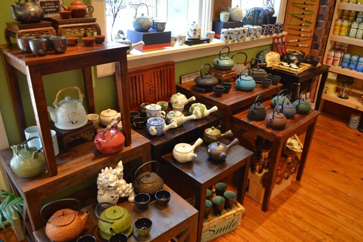 TeaMaze-Shelves-of-Teapots